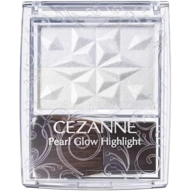 Limited Edition Powder Highlighter for Natural 3D GlowCEZANNE Pearl Glow Highlight SP3 Snow Fantasy in Filter Beige is a limited-edition powder highlighter designed to subtly correct dullness while adding an elegant, natural-looking radiance.