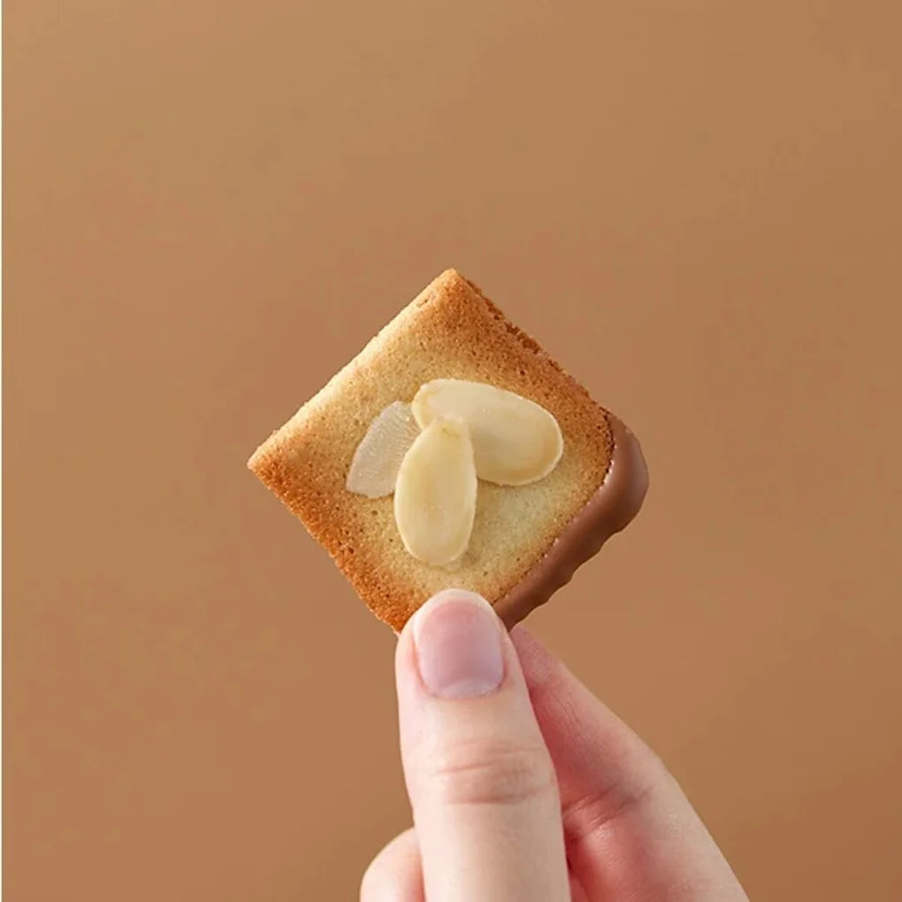 Yoku Moku Bie Chocolat – 24 Pieces