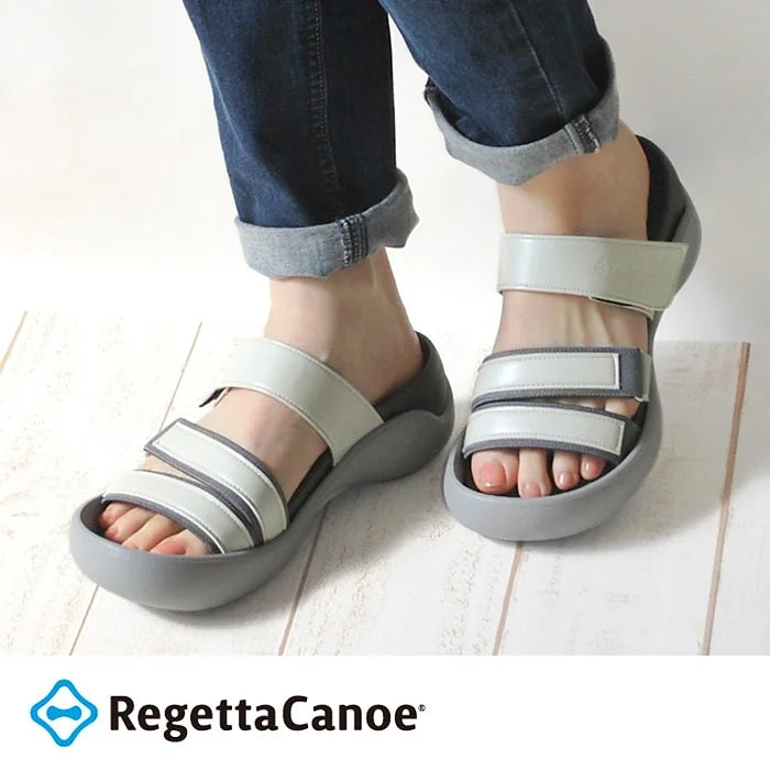 A sporty and comfortable twist on the classic slide, this covered-heel sandal features an eye-catching two-tone EVA sole that combines lightness with sporty flair.
