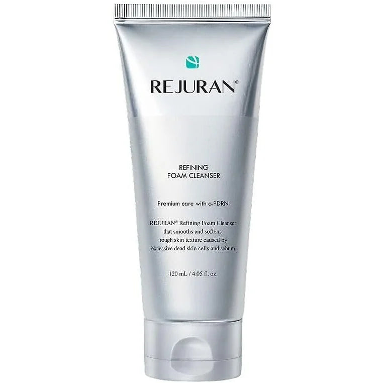 A gentle yet effective foam cleanser that deeply cleans pores while helping maintain the skin’s natural moisture balance.