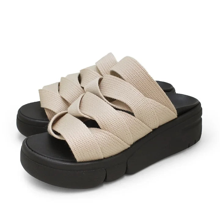 Effortless comfort and contemporary design unite in these stylish slide sandals.