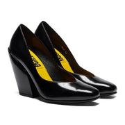The ONITSUKA TIGER TIGER EQUA is a refined model that perfectly blends elegance with modern comfort.