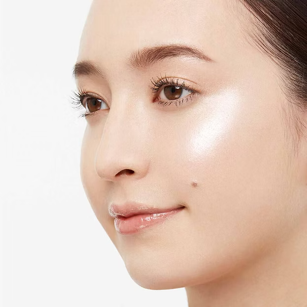 SHISEIDO Aura Dew Prism Illuminator – Radiant Glow for Face and Eyes